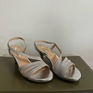 NEW Nina Nelda Yg Silver Glitter Evening Heel Shoe Women's Size 7.5 sparkle